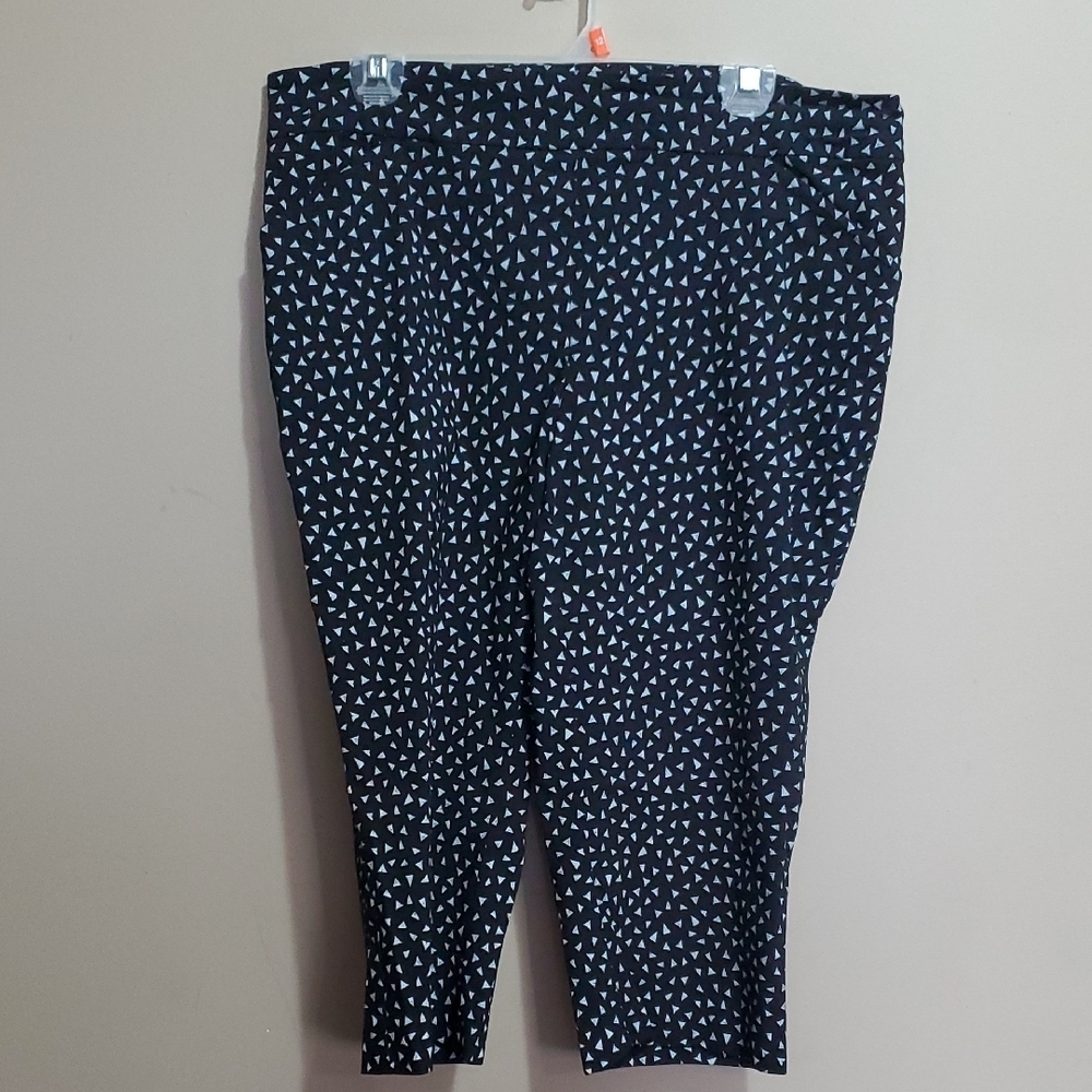 Reitmans Black and White Patterned Crop Pants Size 17